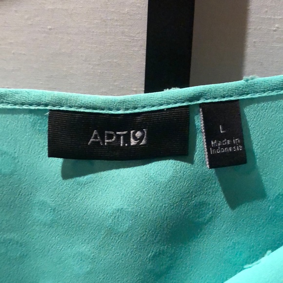 Short sleeve top - Picture 2 of 3